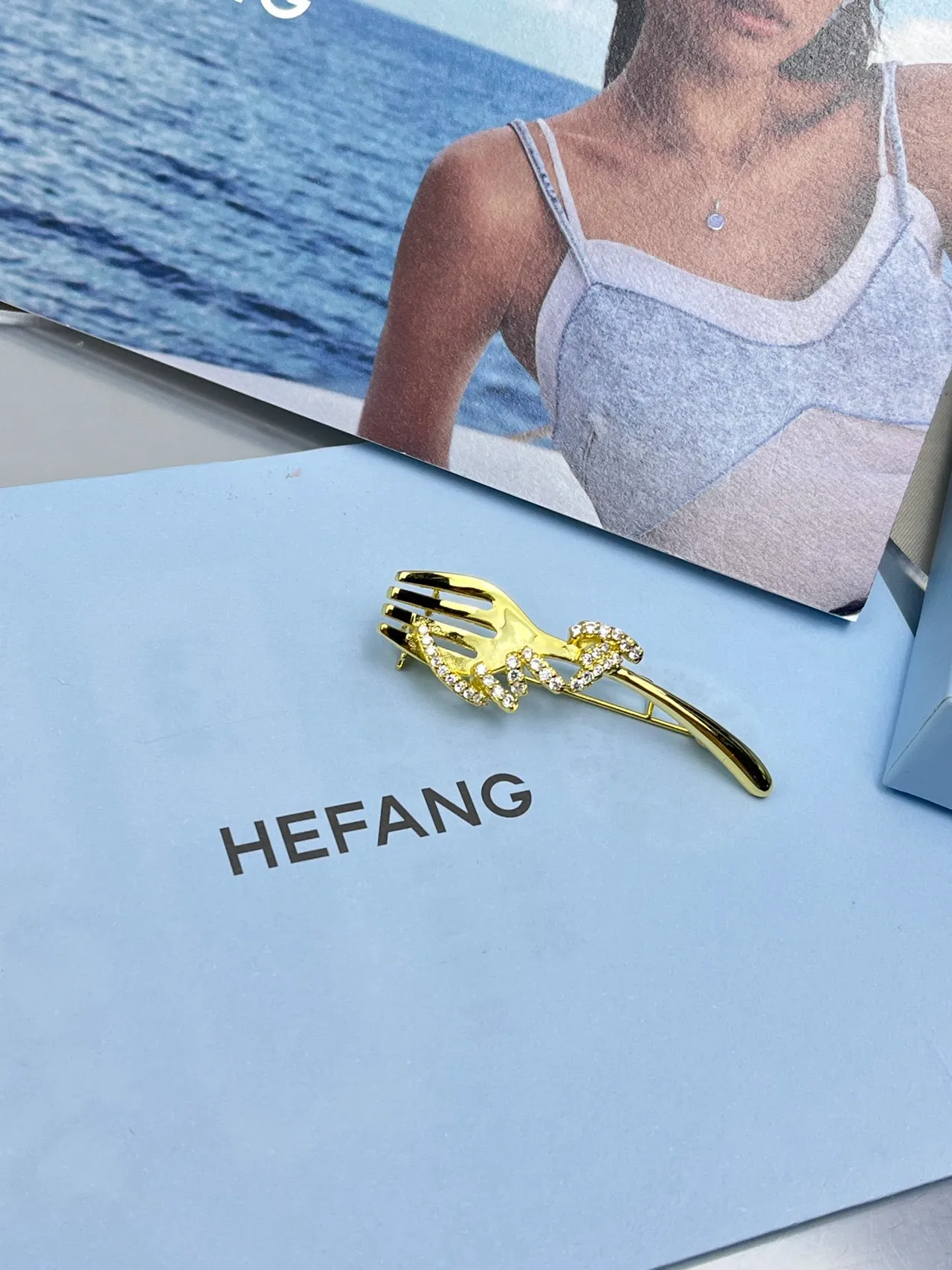 Tiffany & Co. Broche em forma de garfo Pavé Cristal Tom Dourado 5