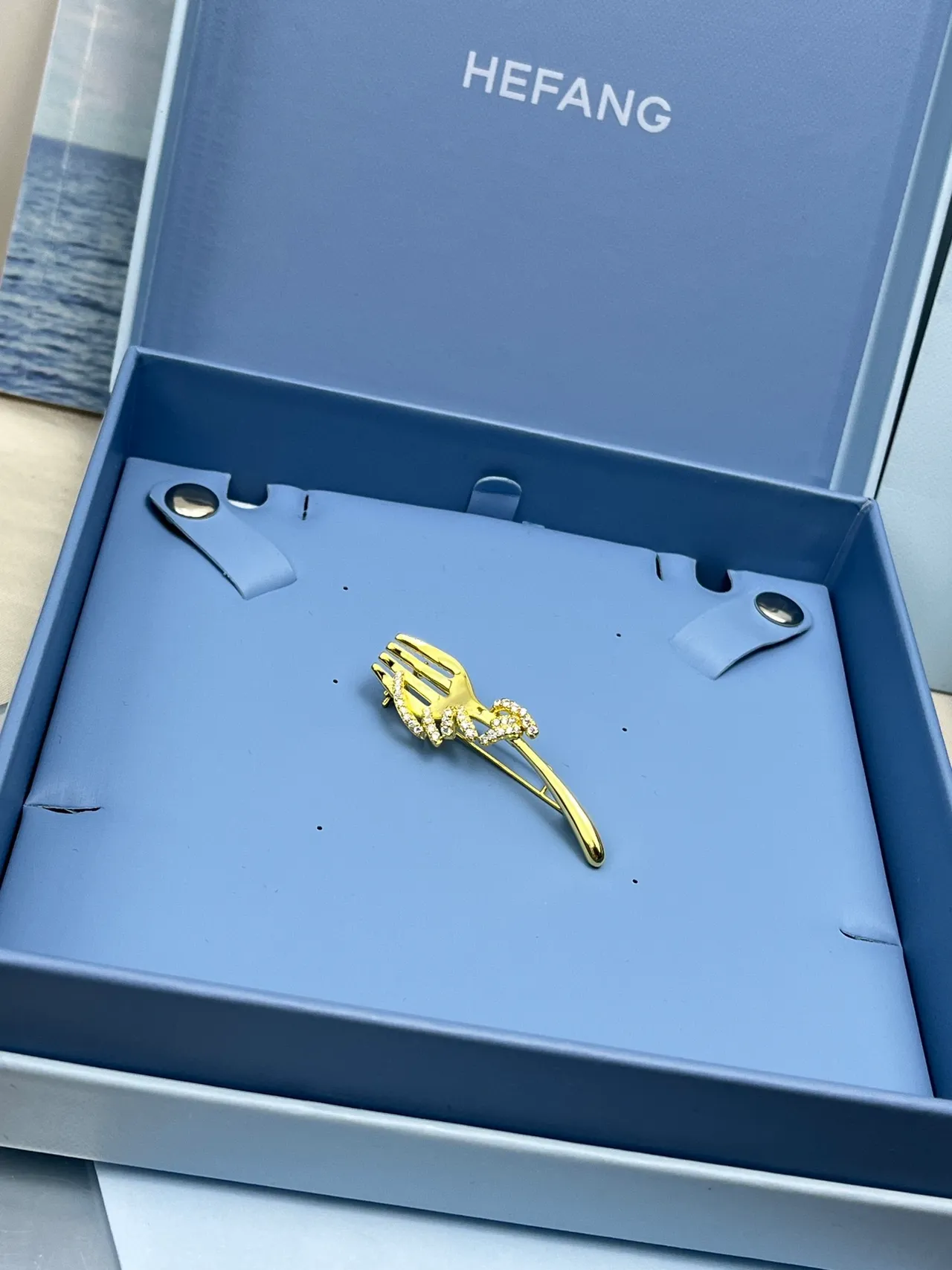 Tiffany & Co. Broche em forma de garfo Pavé Cristal Tom Dourado 6