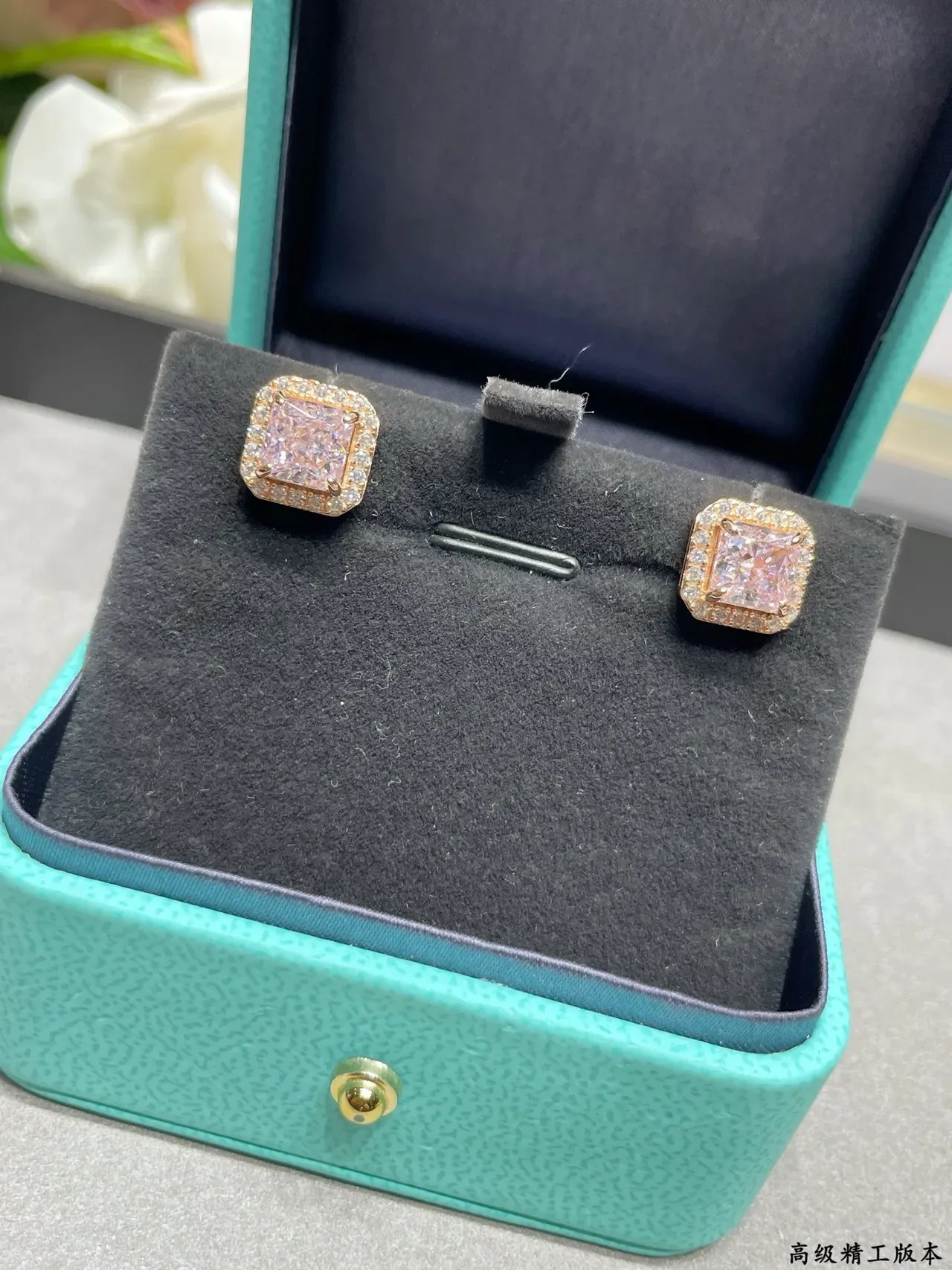 Tiffany & Co. Boucles d'Oreilles Stud à Coupe Carrée Double Halo 8