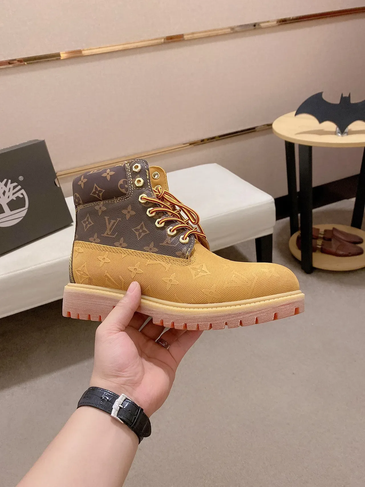 Timberland أحذية عمل صفراء وبنية مطبوعة بمونوغرام كانفاس منقور نسيجي علوي 5