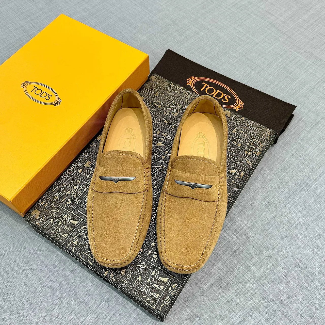 Tod's Gommino Loafer Tan Suede Penny Strap Loafers 6