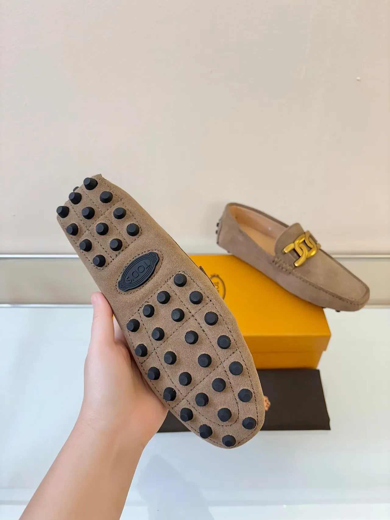 Mocassins Tod's Gommino daim taupe mors doré 5