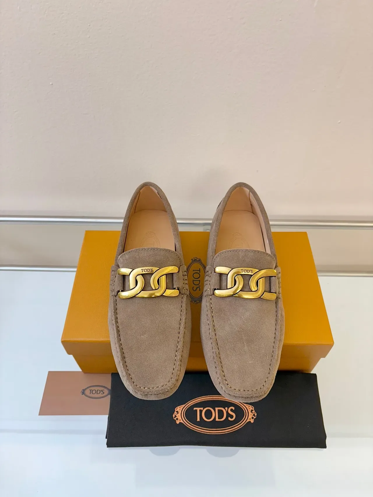 Mocassins Tod's Gommino daim taupe mors doré 6