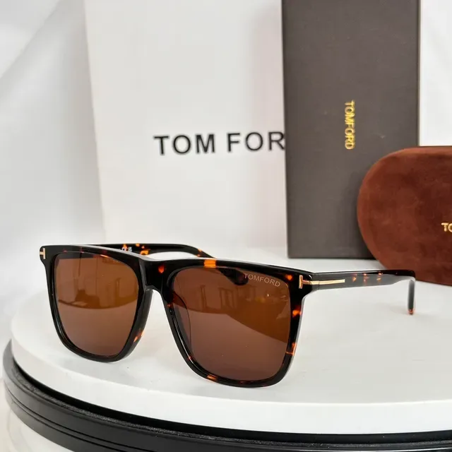 Tom Ford Black Gold Rectangular Acetate Frame T-Bar Temple Accents Sunglasses 9