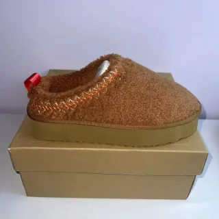 UGG بني احمر صوف علوي مكشوف خياطة مقارنة حذاء كاجوال