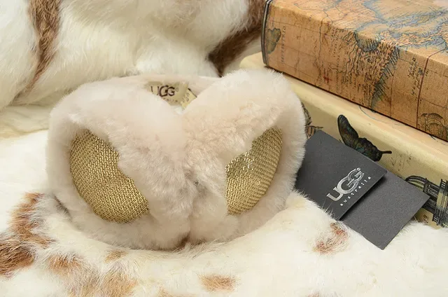 UGG Classic Black Beige Fur-Lined Shearling Interior Beanie 19