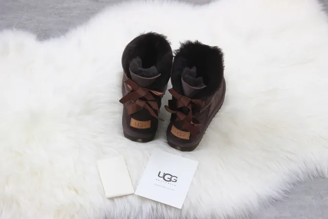 UGG Classic Brown Black Suede Upper Shearling Lining Ankle Boots 6