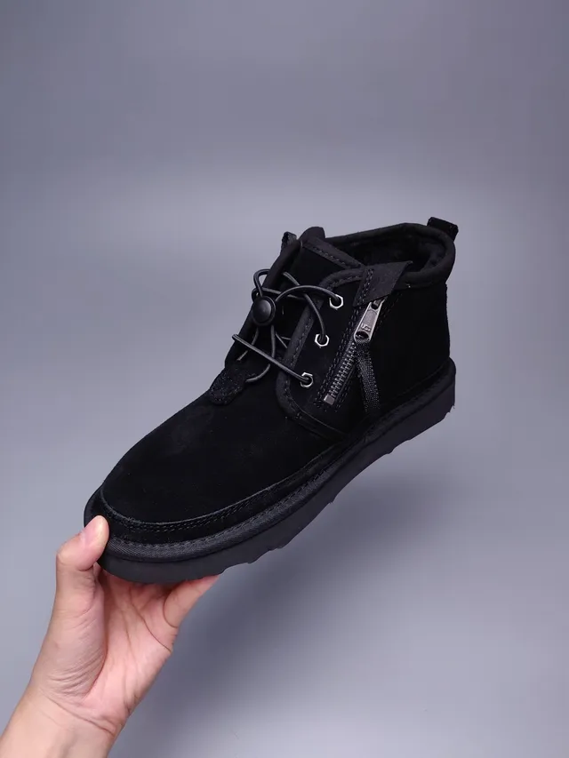 UGG Classic Mini Zip काला सूड एंक्ल बूट 3