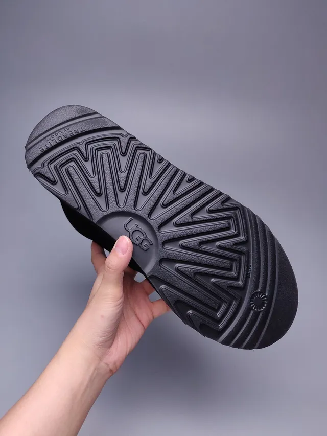 UGG Classic Mini Zip काला सूड एंक्ल बूट 6