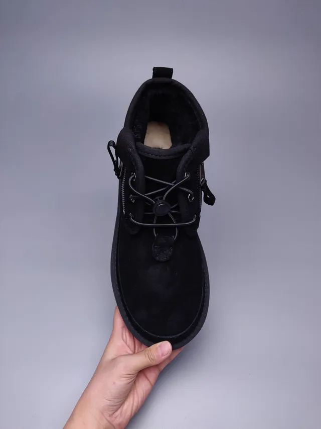 UGG Classic Mini Zip काला सूड एंक्ल बूट 11