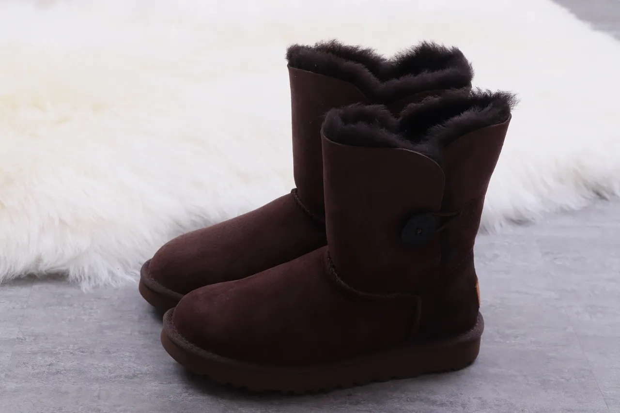 UGG Classic Short Brown Suede Shearling-Lined Snow Boots 10