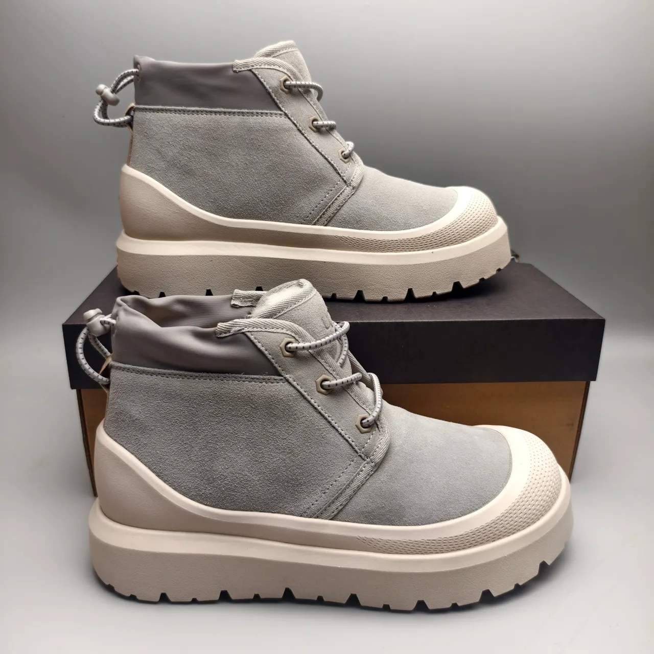 UGG ग्रे स्यूड प्लेटफॉर्म एंक्ल बूट 5