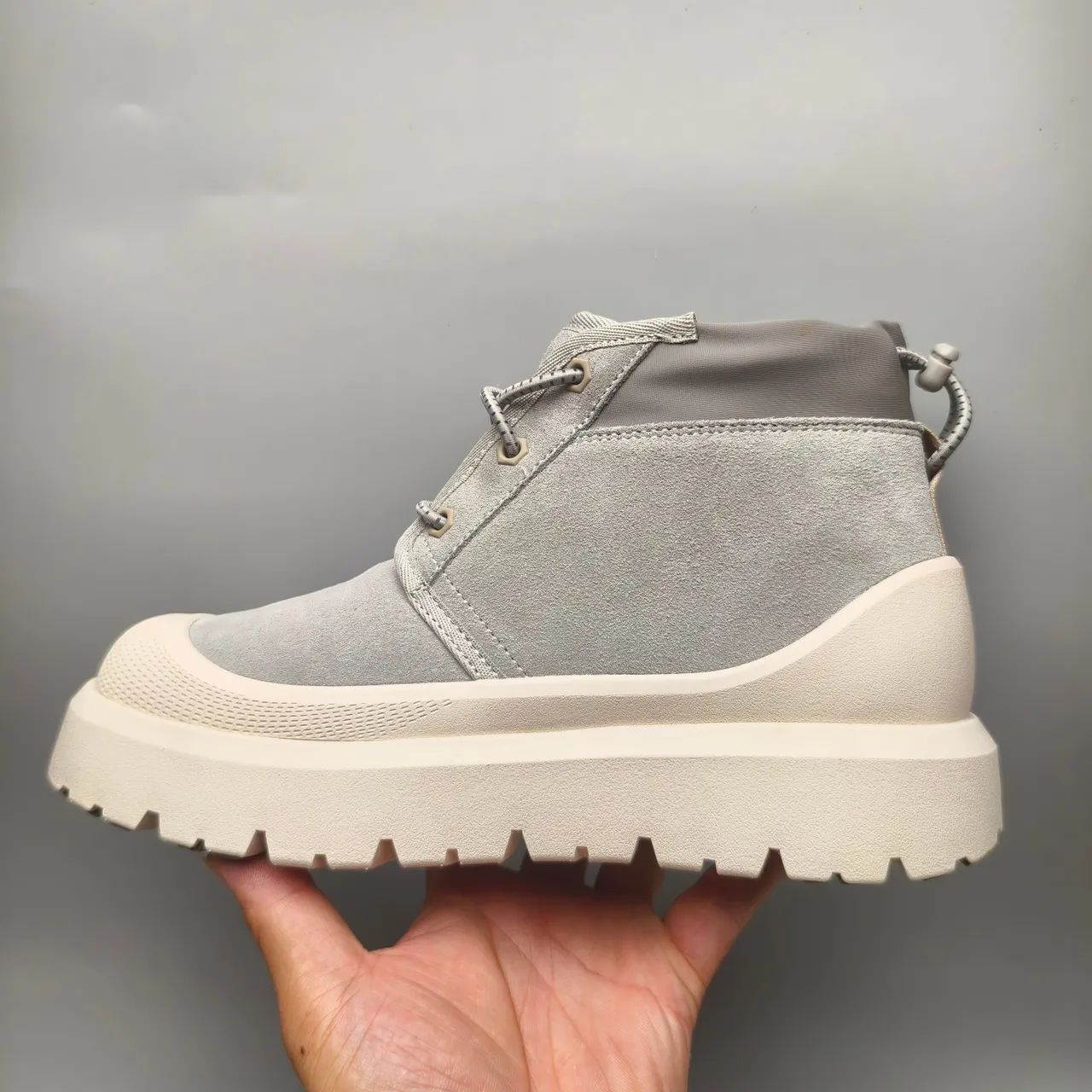 UGG ग्रे स्यूड प्लेटफॉर्म एंक्ल बूट 7