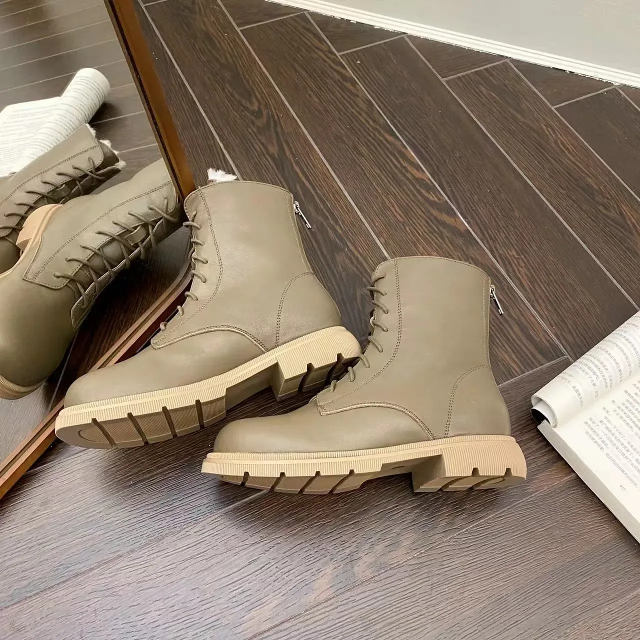 UGG लेस-अप शीयरलिंग लाइन्ड ऑलिव एंक्ल बूट 5