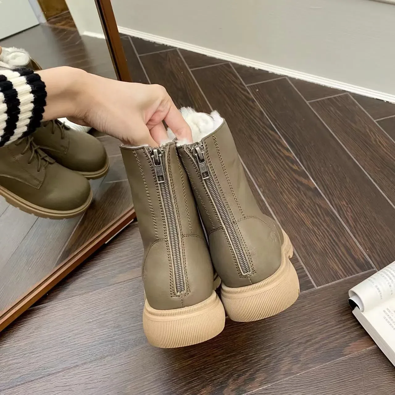 UGG लेस-अप शीयरलिंग लाइन्ड ऑलिव एंक्ल बूट 6