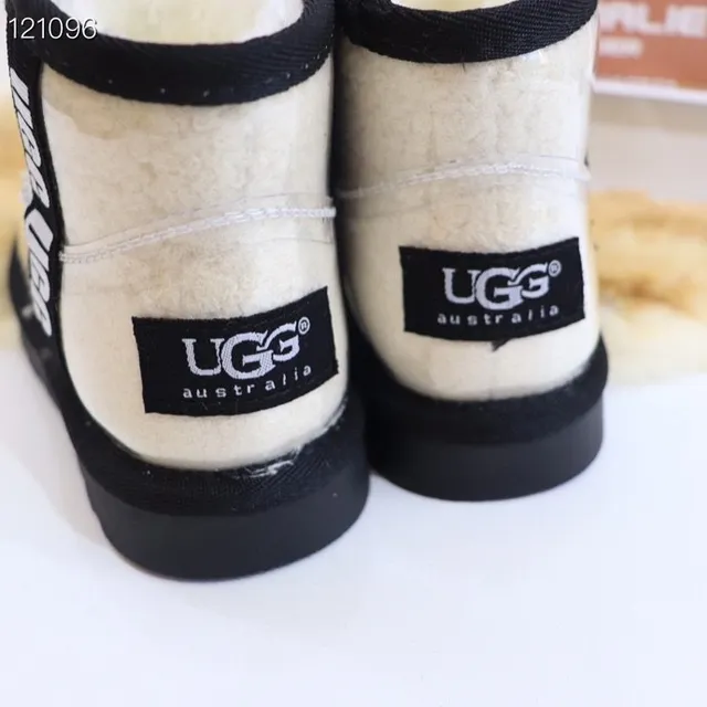 UGG Multicolor Translucent Jelly Upper Shearling-Lined Cuff Snow Boots 18