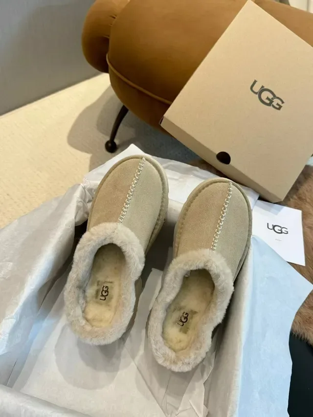 UGG Tasman Beige White Shearling-Lined Suede Upper Casual Shoes 9