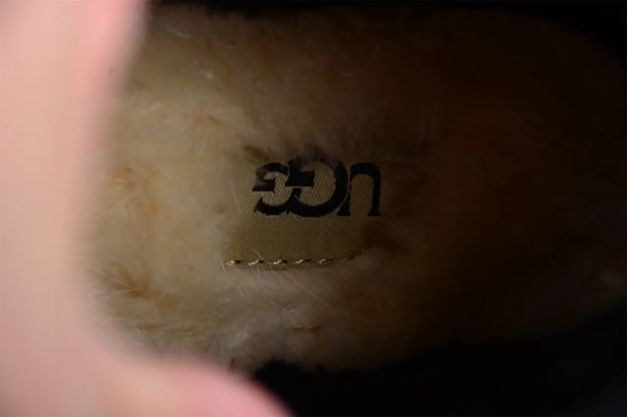 UGG Tasman काले चमड़े के एंक्ल बूट्स 4