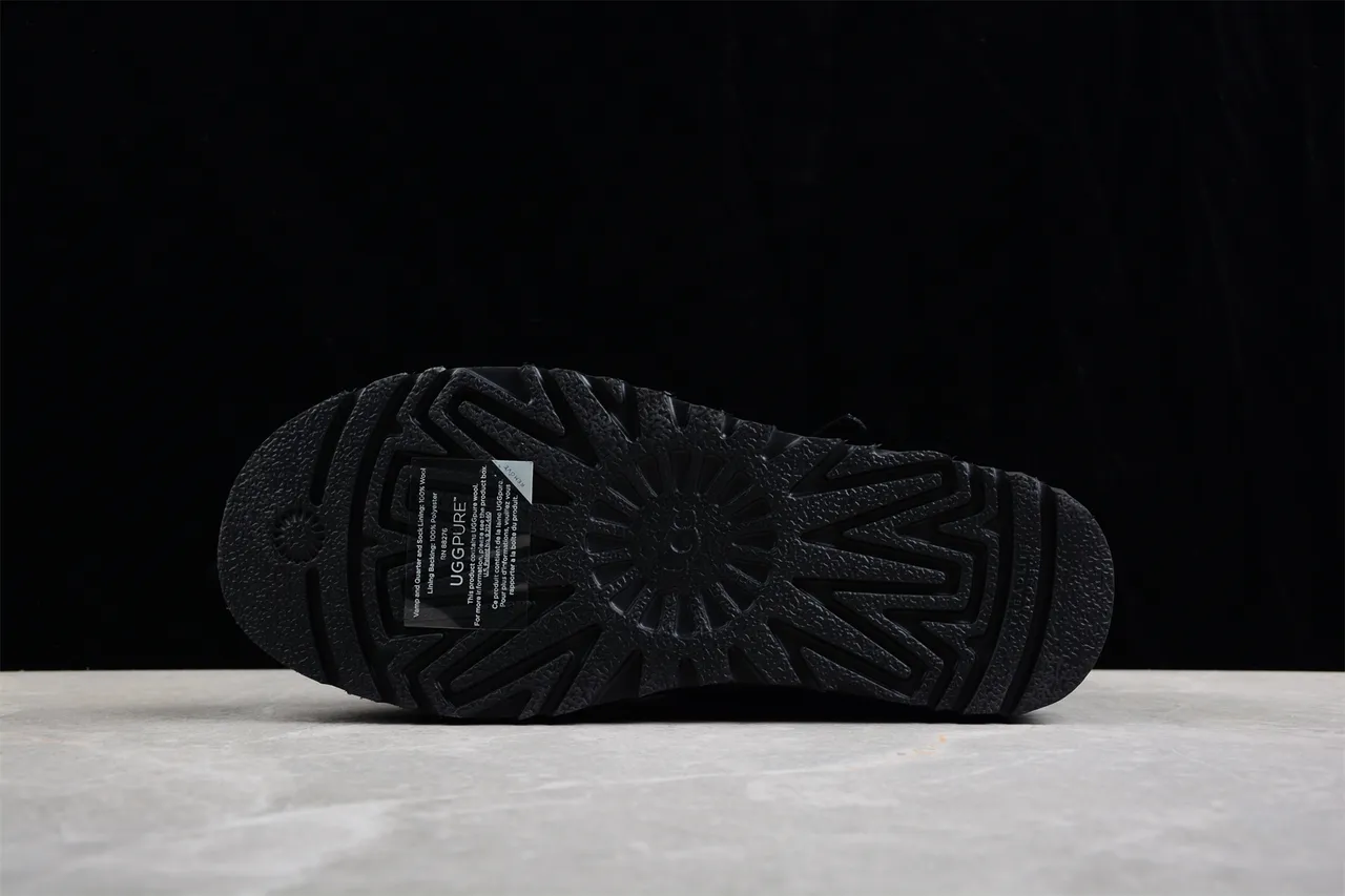 UGG Tasman काले चमड़े के एंक्ल बूट्स 12