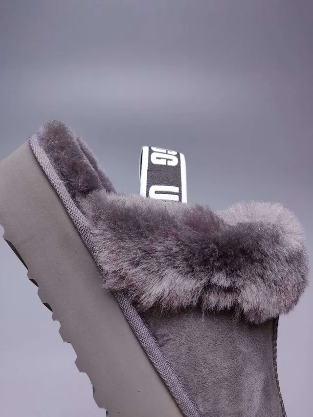 UGG Tasman ग्रे सूड प्लेटफॉर्म स्लिपर 11