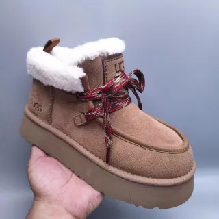 UGG टासमैन टैन सूड शियरलिंग-लाइन्ड प्लेटफॉर्म स्नो बूट्स