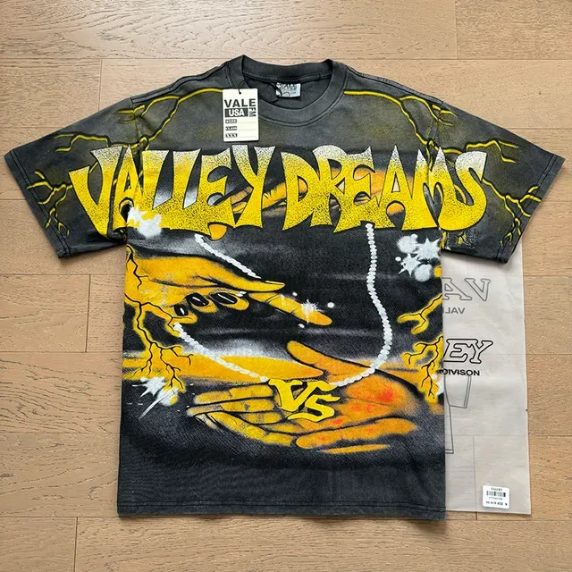 Vale Forever Graphic Print Spray-Paint Style T-Shirt 5