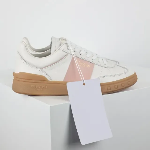 Valentino Garavani Sneakers Lifestyle Blanc et Rose en Cuir 3