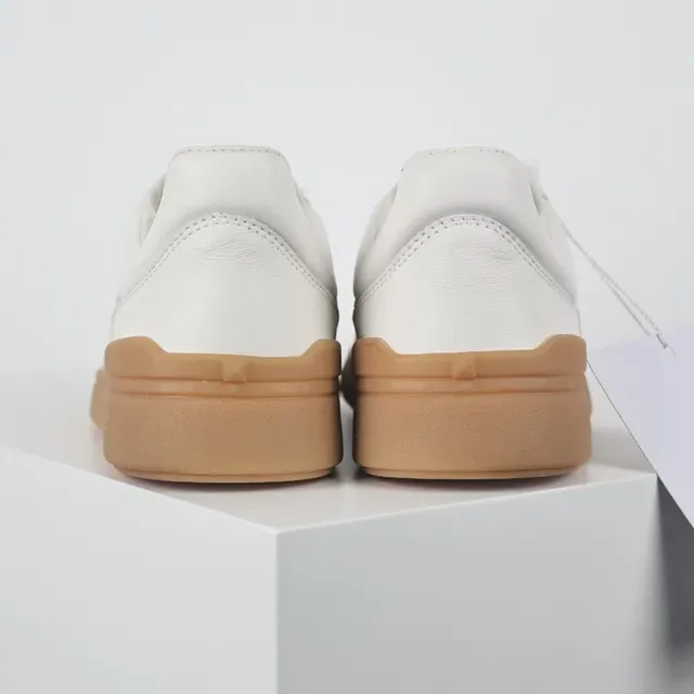 Valentino Garavani Sneakers Lifestyle Blanc et Rose en Cuir 8