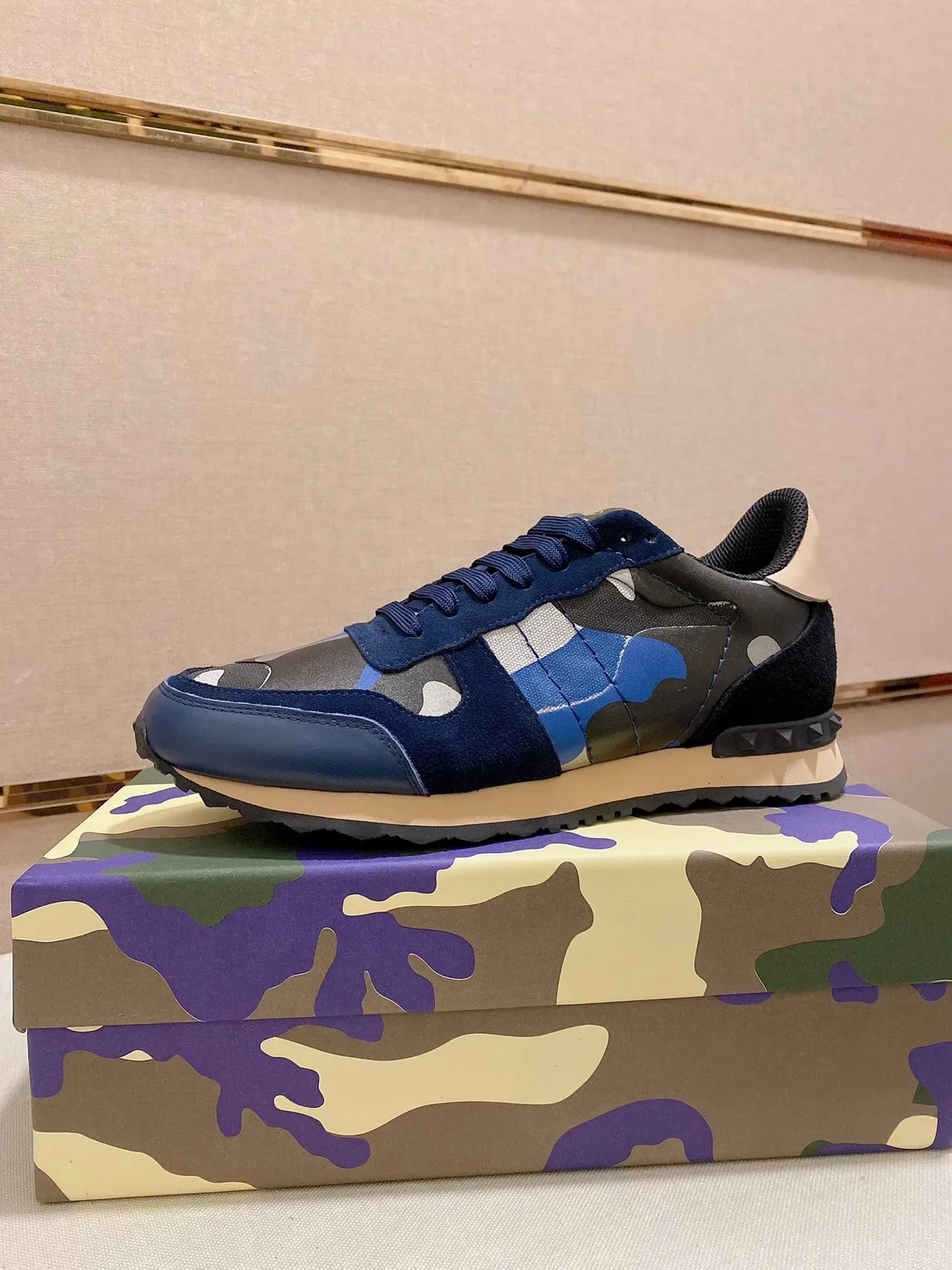 Valentino Navy Multicolore Camouflage-Pannellé Talon Clouté Sneakers Lifestyle 1