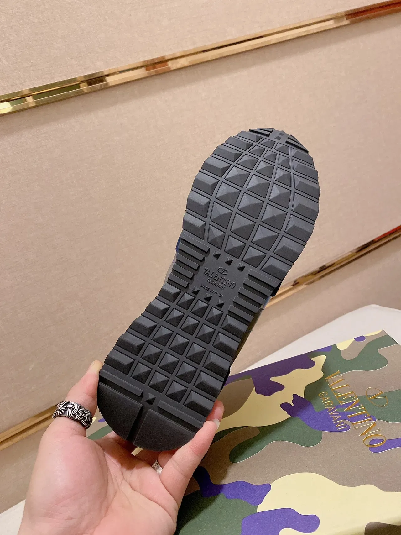 Valentino Navy Multicolore Camouflage-Pannellé Talon Clouté Sneakers Lifestyle 2