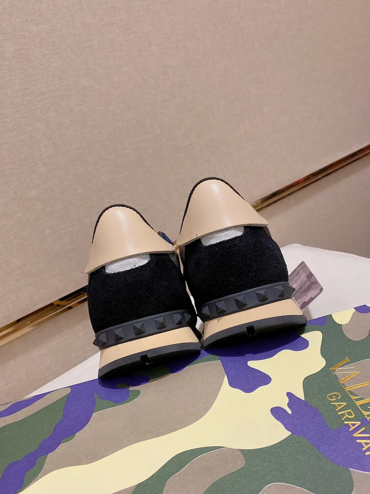 Valentino Navy Multicolore Camouflage-Pannellé Talon Clouté Sneakers Lifestyle 3