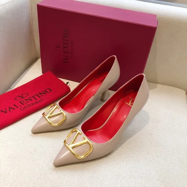 Valentino Rockstud بيج أحمر أصابع بارزة كعب ستيليتو بومب 2
