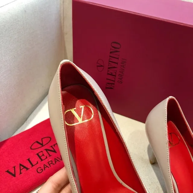 Valentino Rockstud بيج أحمر أصابع بارزة كعب ستيليتو بومب 4
