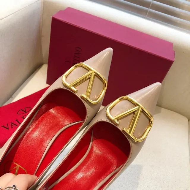 Valentino Rockstud بيج أحمر أصابع بارزة كعب ستيليتو بومب 5