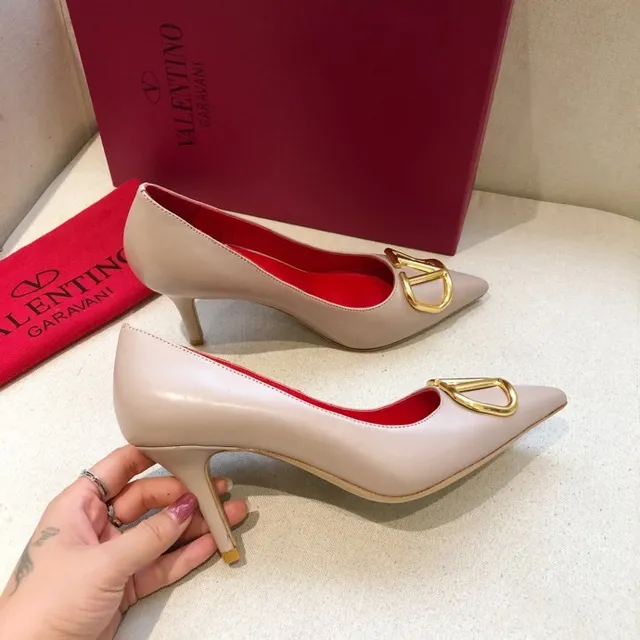 Valentino Rockstud بيج أحمر أصابع بارزة كعب ستيليتو بومب 6