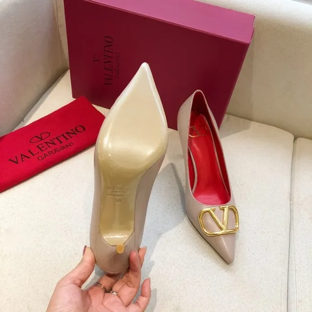 Valentino Rockstud بيج أحمر أصابع بارزة كعب ستيليتو بومب 7