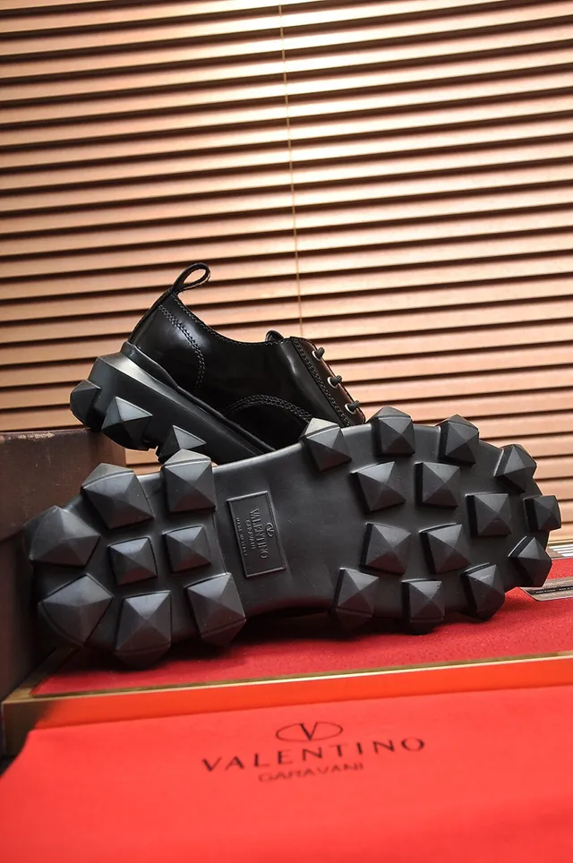 Valentino Rockstud Sapatos Oxford de Plataforma em Couro Patentado Preto com Rebites 4