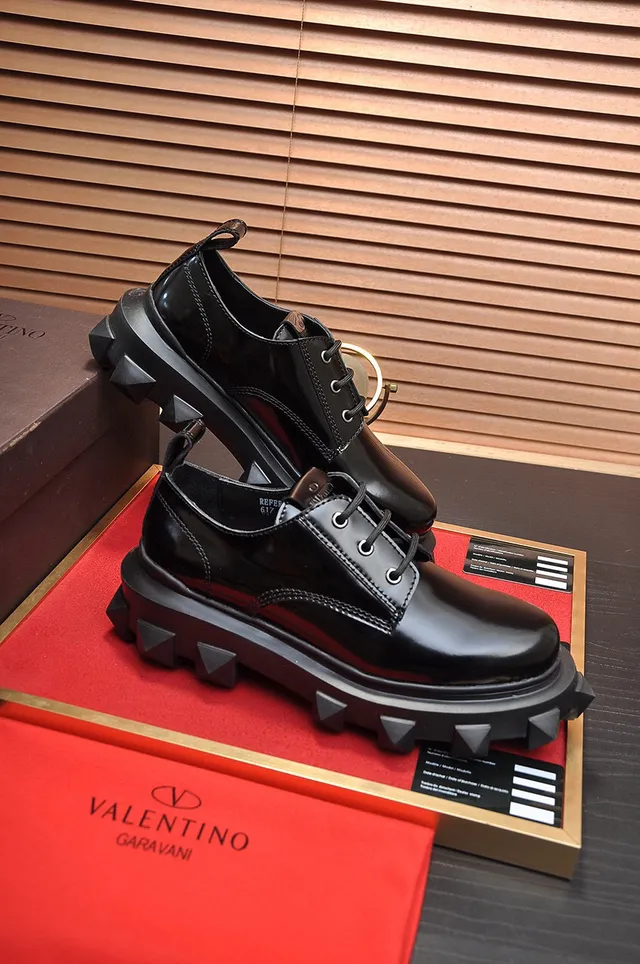 Valentino Rockstud Sapatos Oxford de Plataforma em Couro Patentado Preto com Rebites 5