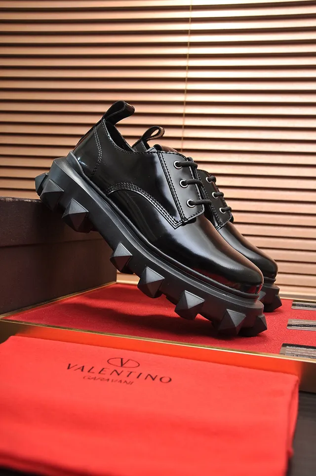 Valentino Rockstud Sapatos Oxford de Plataforma em Couro Patentado Preto com Rebites 7