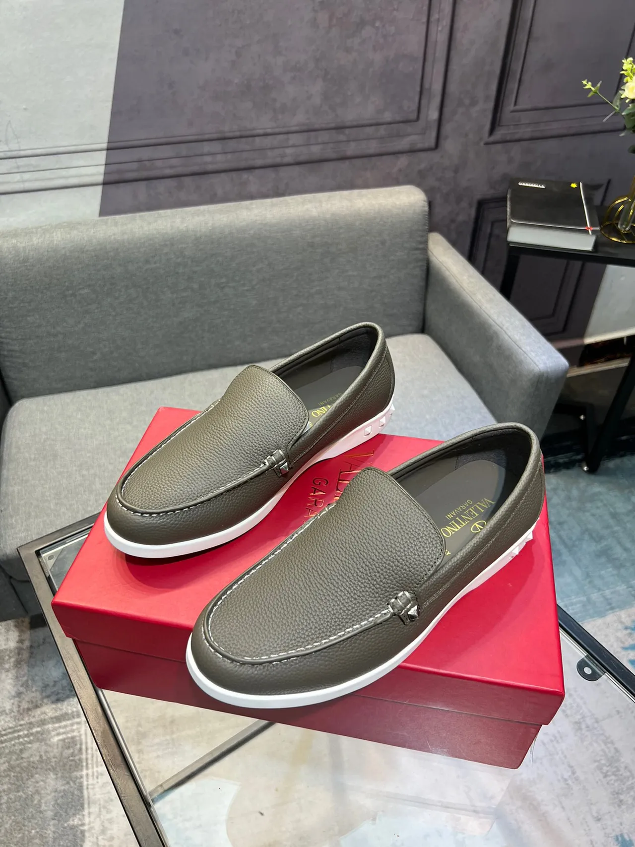 Valentino Rockstud 棕白 压纹皮革 橡胶鞋底 乐福鞋 3