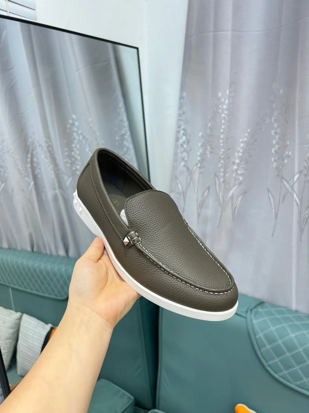 Valentino Rockstud 棕白 压纹皮革 橡胶鞋底 乐福鞋 6