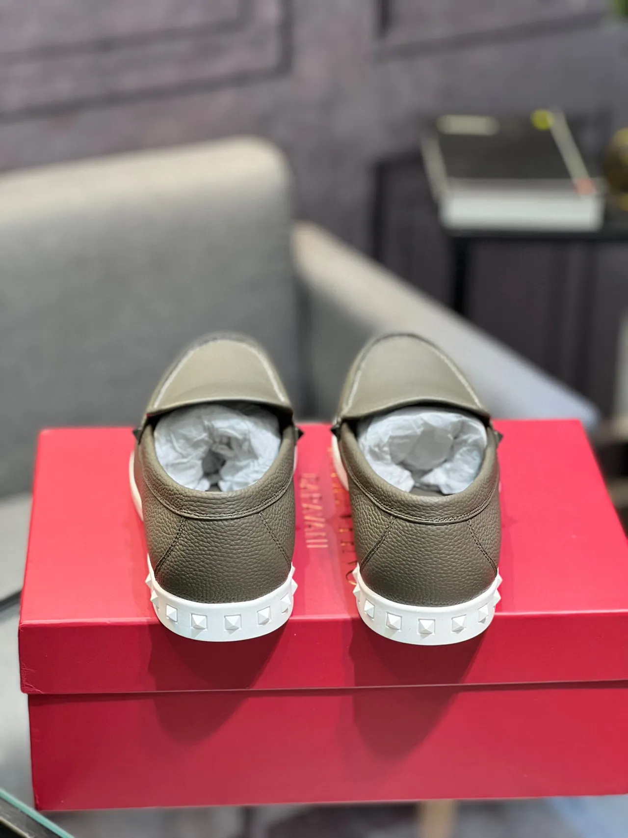 Valentino Rockstud 棕白 压纹皮革 橡胶鞋底 乐福鞋 8