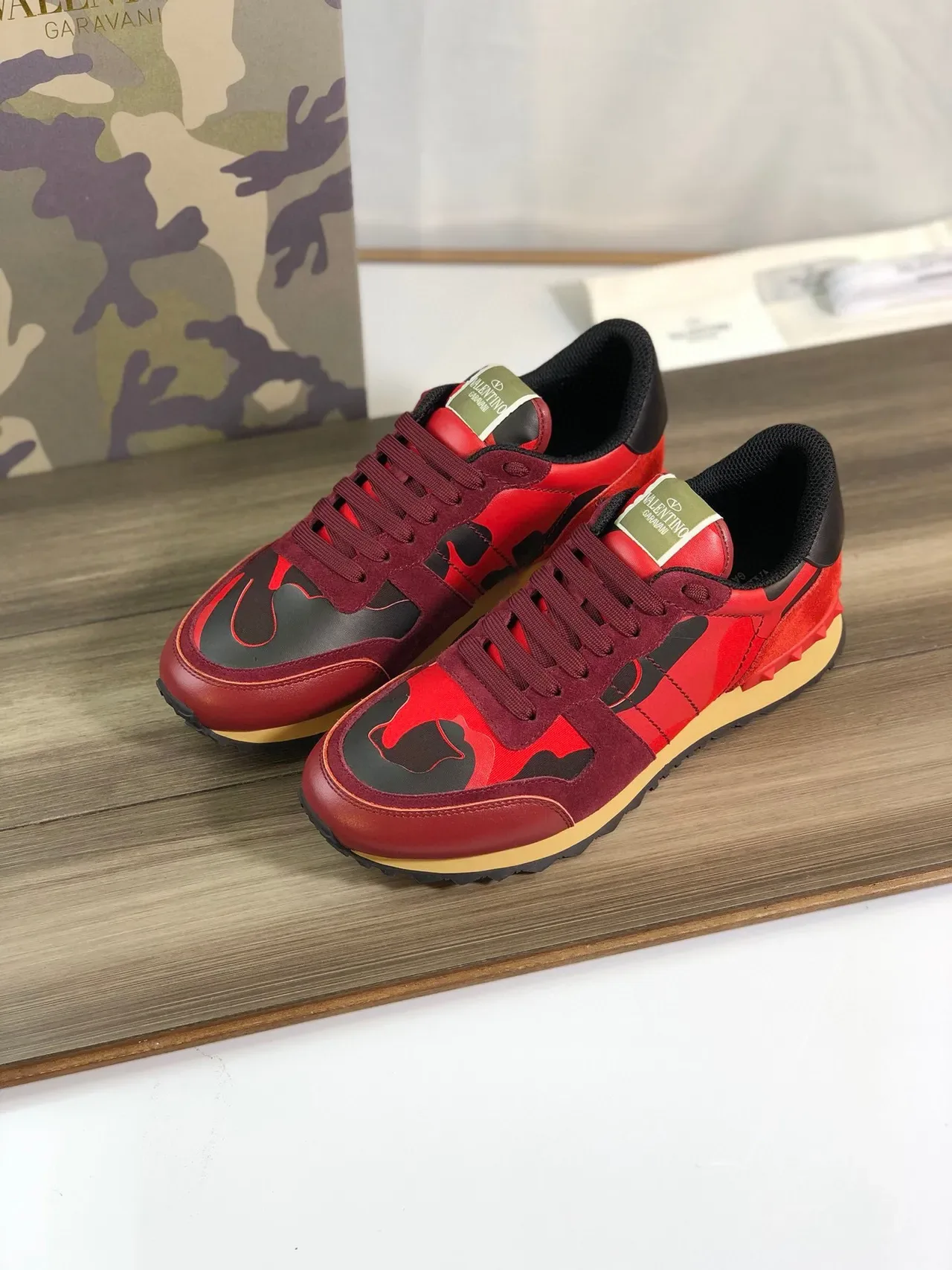 Valentino Rockstud Camuflagem Vermelha Borgonha Lifestyle Sneakers 7