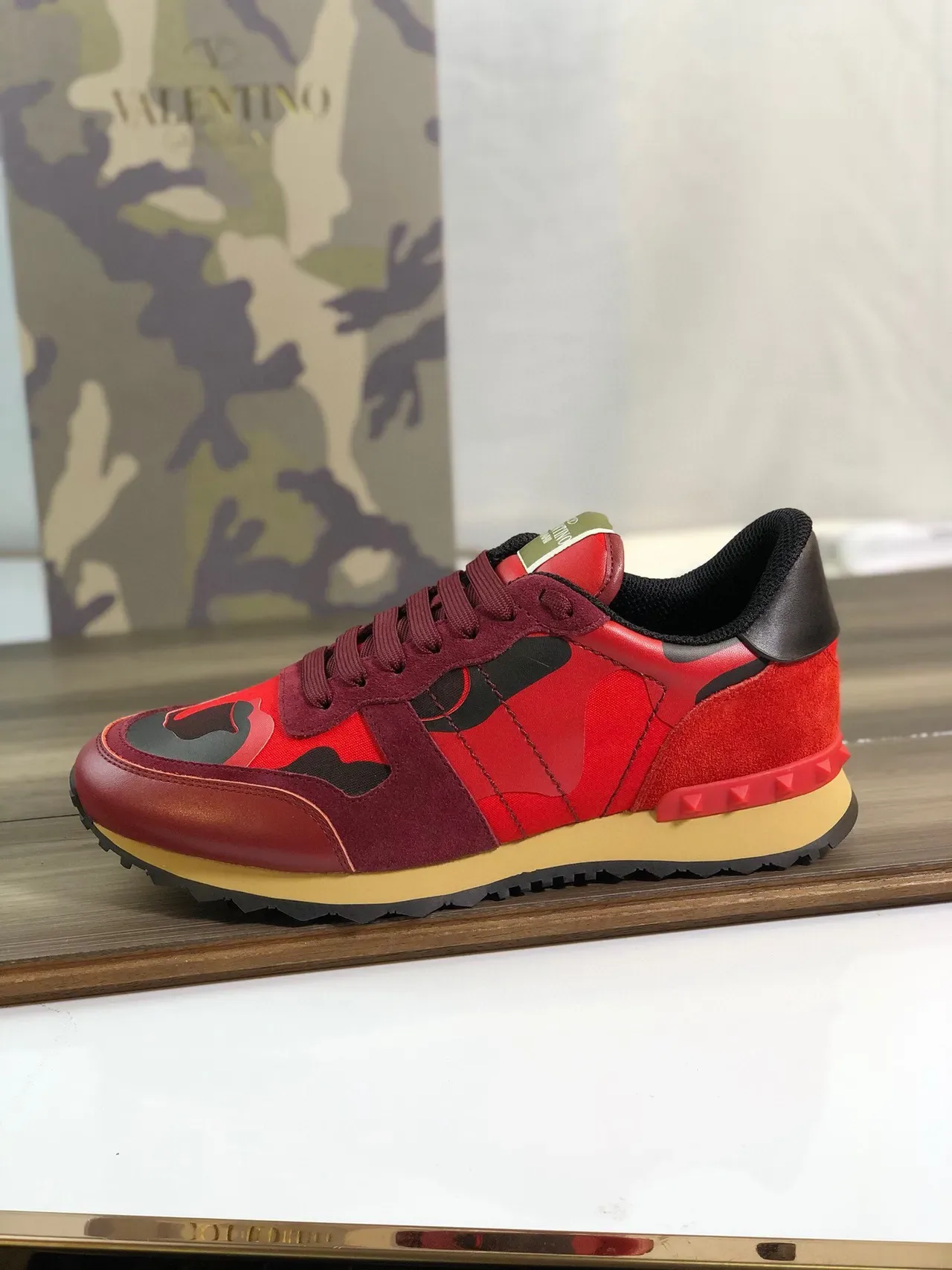 Valentino Rockstud Camuflagem Vermelha Borgonha Lifestyle Sneakers 9