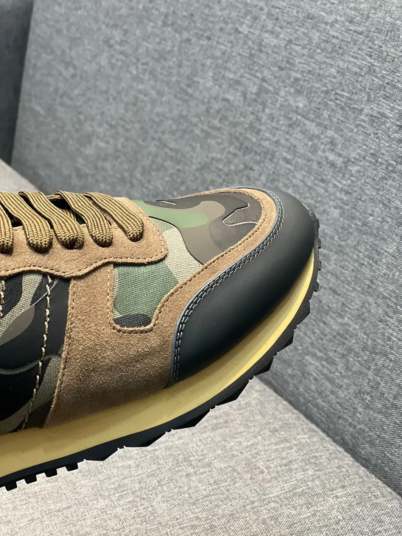 Sneakers lifestyle Valentino Rockstud camouflage suède 2