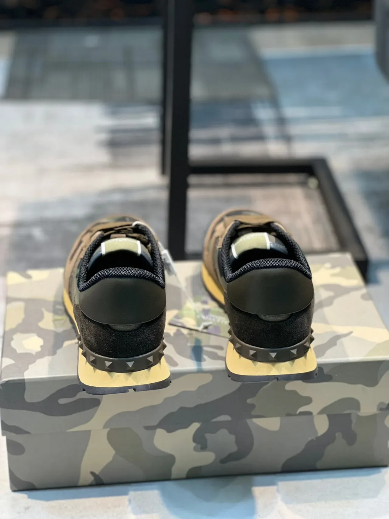 Sneakers lifestyle Valentino Rockstud camouflage suède 3