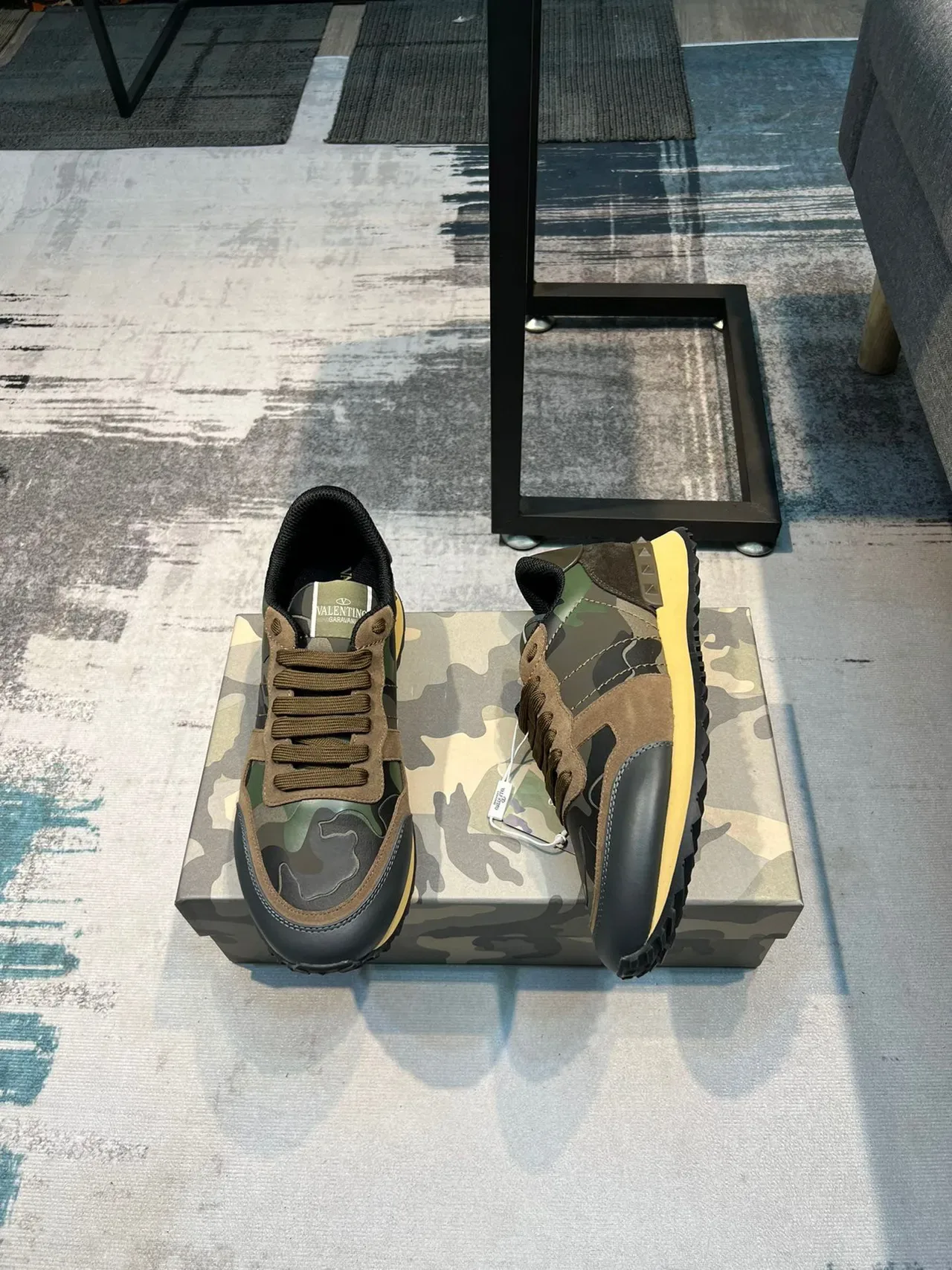 Sneakers lifestyle Valentino Rockstud camouflage suède 4