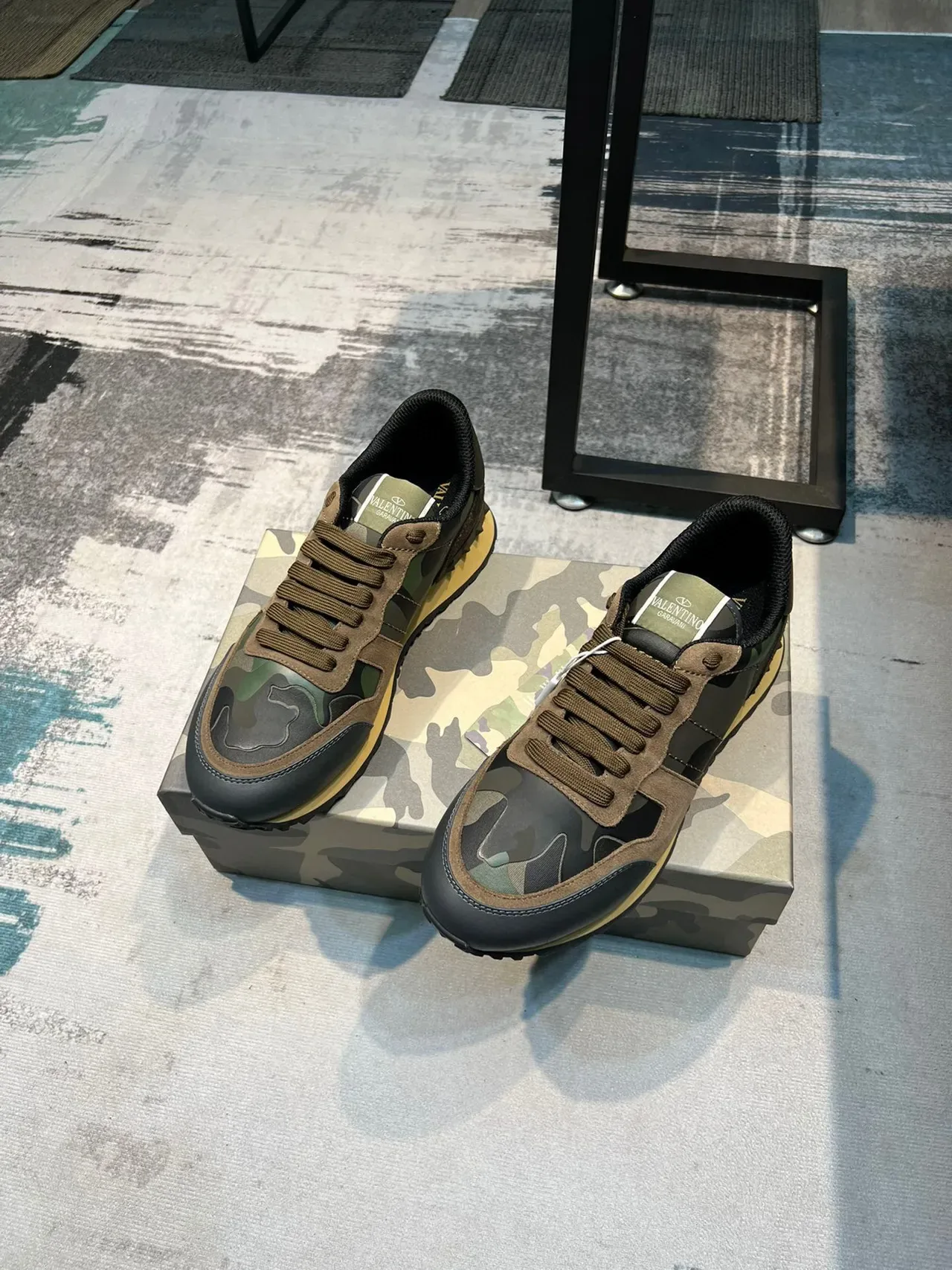 Sneakers lifestyle Valentino Rockstud camouflage suède 6