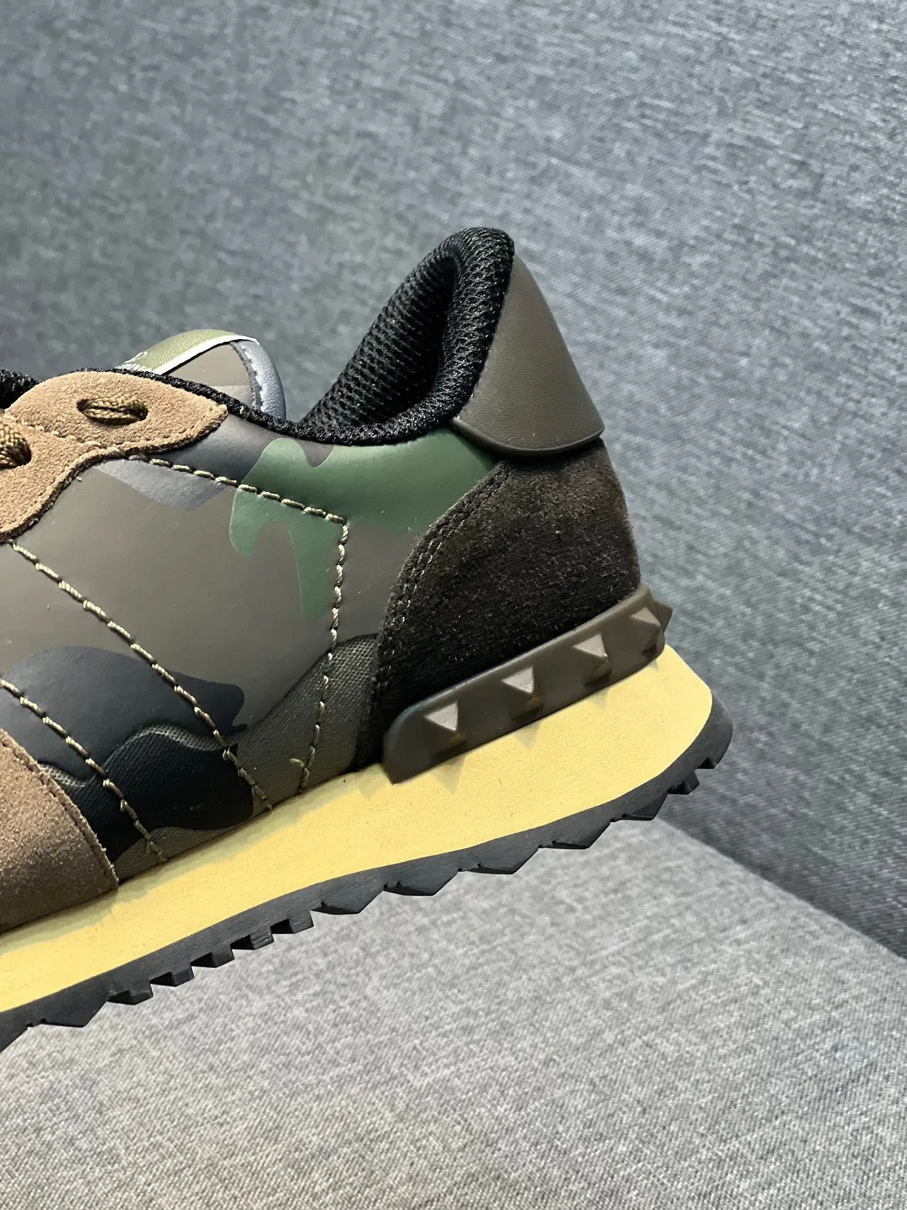 Sneakers lifestyle Valentino Rockstud camouflage suède 9