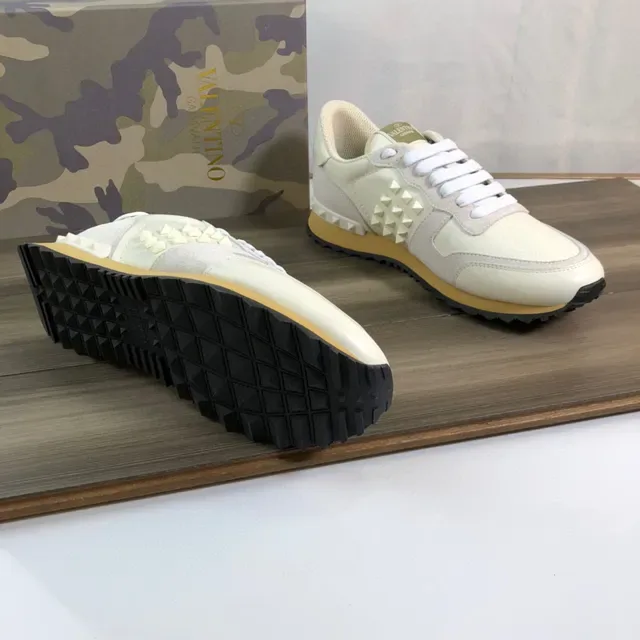 Valentino Rockstud Crème et Beige Leather-Suede Lifestyle Sneakers 2